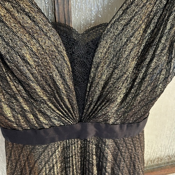 CATHERINE DEANE
Novia Dress size 0 - Picture 10 of 14